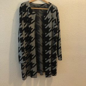 Ann Taylor - black & gray houndstooth sweater